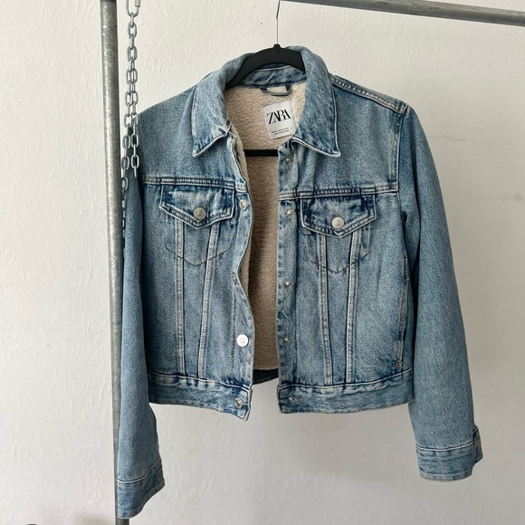 C Zara fleece lined Sherpa denim jacket cropped size xs EUC worn once af3 - Picture 2 of 11